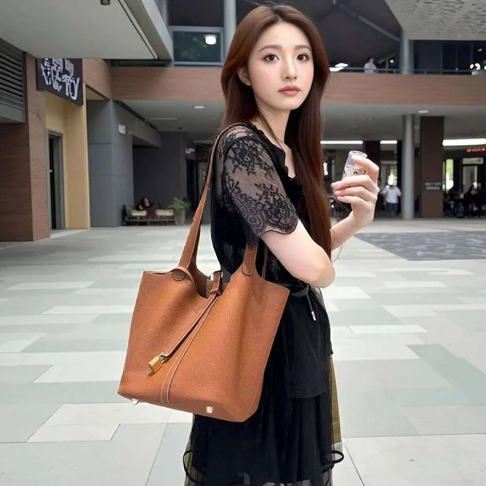 Mendy Tote Hobo 26cm Large Women's New In Handbag Genuine Leather Luxury Bags Designers Shoulder Bucket Bag Big